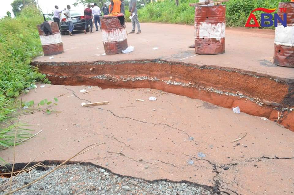 Indigenes, Road Users Cry As Erosion Nearly Divides Ajata-Ukwu-Ibeku Road In Abia (Photos+Video)