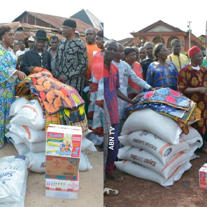 ORJI UZOR KALU FOUNDATION DONATES RELIEF MATERIALS AS FLOOD ENGULFED NKPORO COMMUNITY (Photos)